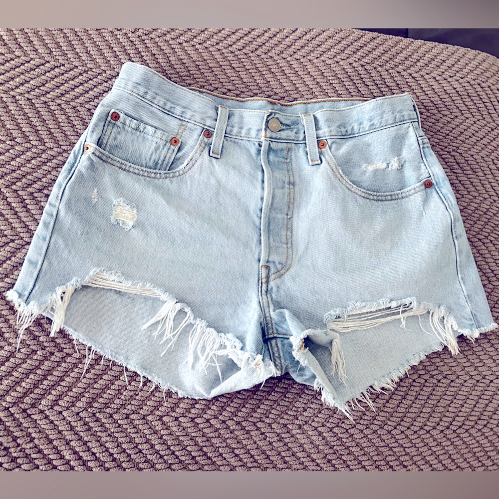Women's Levi's® 501™ Original Jean Shorts-Light Indigo- Size 30-Lightly used